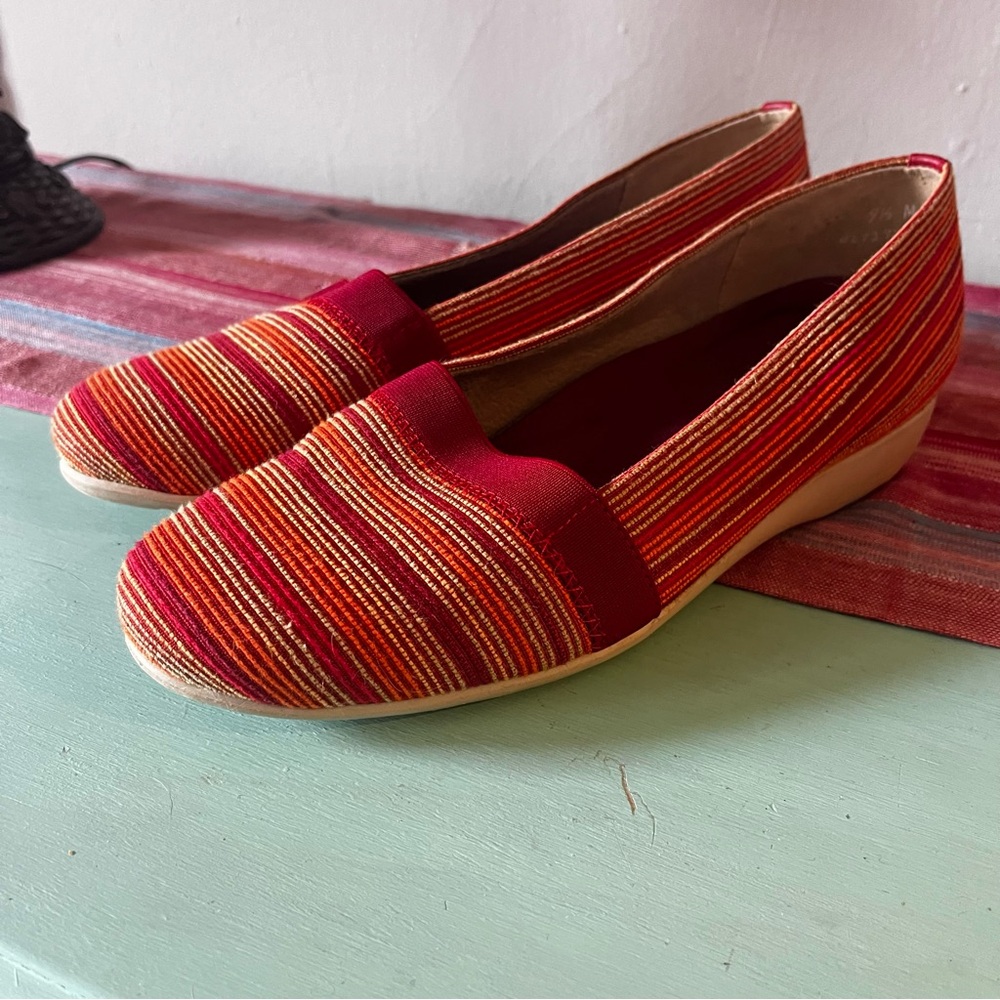 Munro Striped Bonita Walking Wedge, size 9.5